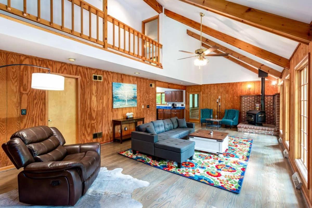 ברקלי ספרינגס Huge Cabin W Hot Tub, Deck, Grill, Fire Pit, Wifi מראה חיצוני תמונה